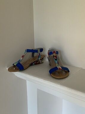 NYC Couture synthetic sandals, size 7, colour blue, red, green